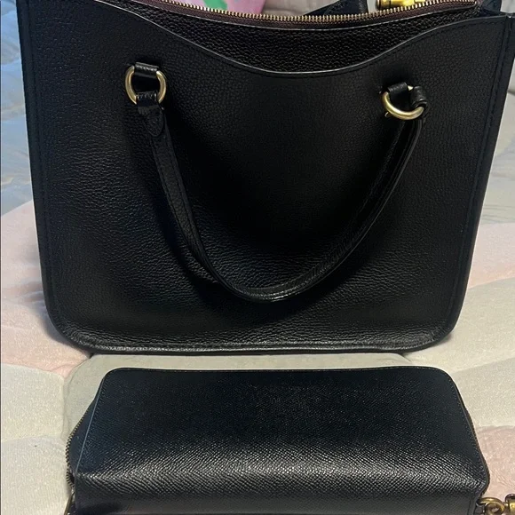Coach Black Leather Shoulder Bag and Wallet - Picture 7 of 10